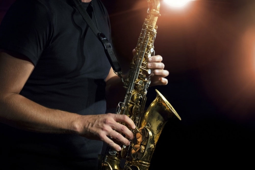 Trompette, Saxophone, flutes, clarinette... - Un instrument à vent est un instrument de musique dont le son est produit grâce aux vibrations d'une colonne d'air provoquées par le souffle d'un instrumentiste, d'une soufflerie mécanique ou d'une poche d'air.